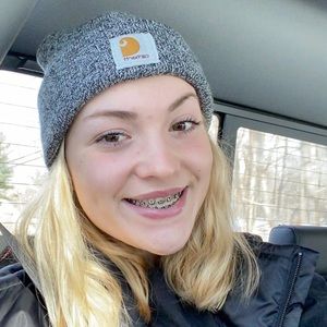 Meet your Posher, Caitlin